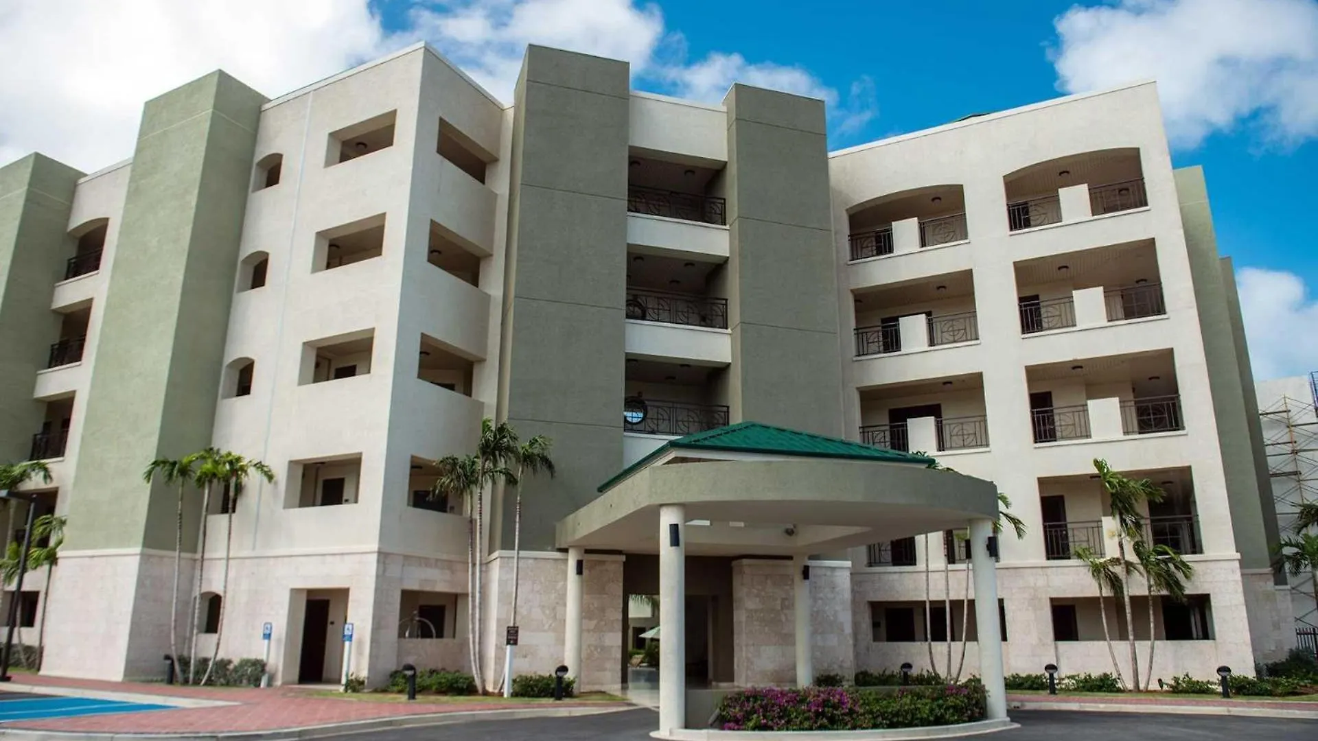 Pc410 - Pool View - Perfect For Families Or Group - Close To Palm Beach - 2Br 0*,